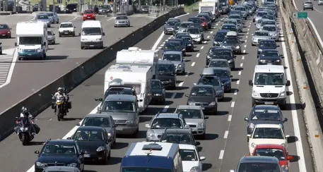 Lunghe code in A22, è il sabato del «bollino nero» Traffico molto intenso anche domani
