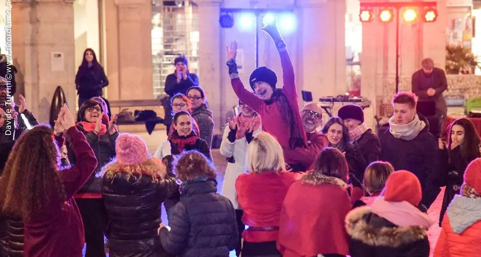 Flash mob contro la violenza maschile sulle donne