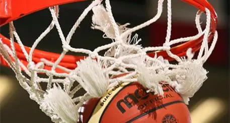 Basket, rissa tra due giocatrici Atleta in ospedale con naso rotto