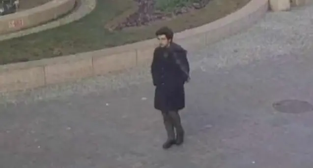 Marco Boni è andato verso la Ponale Filmato mentre cammina in centro