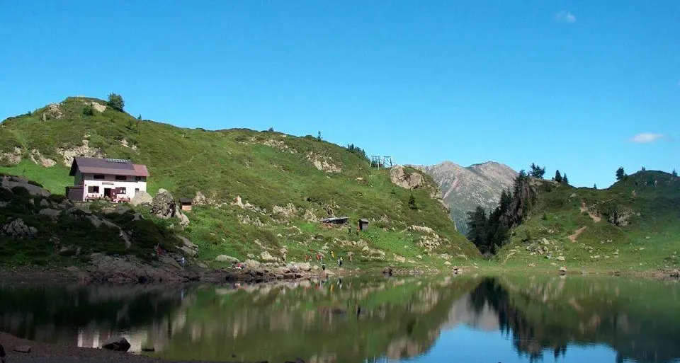 Lago di Erdemolo il rifugio riaprirà