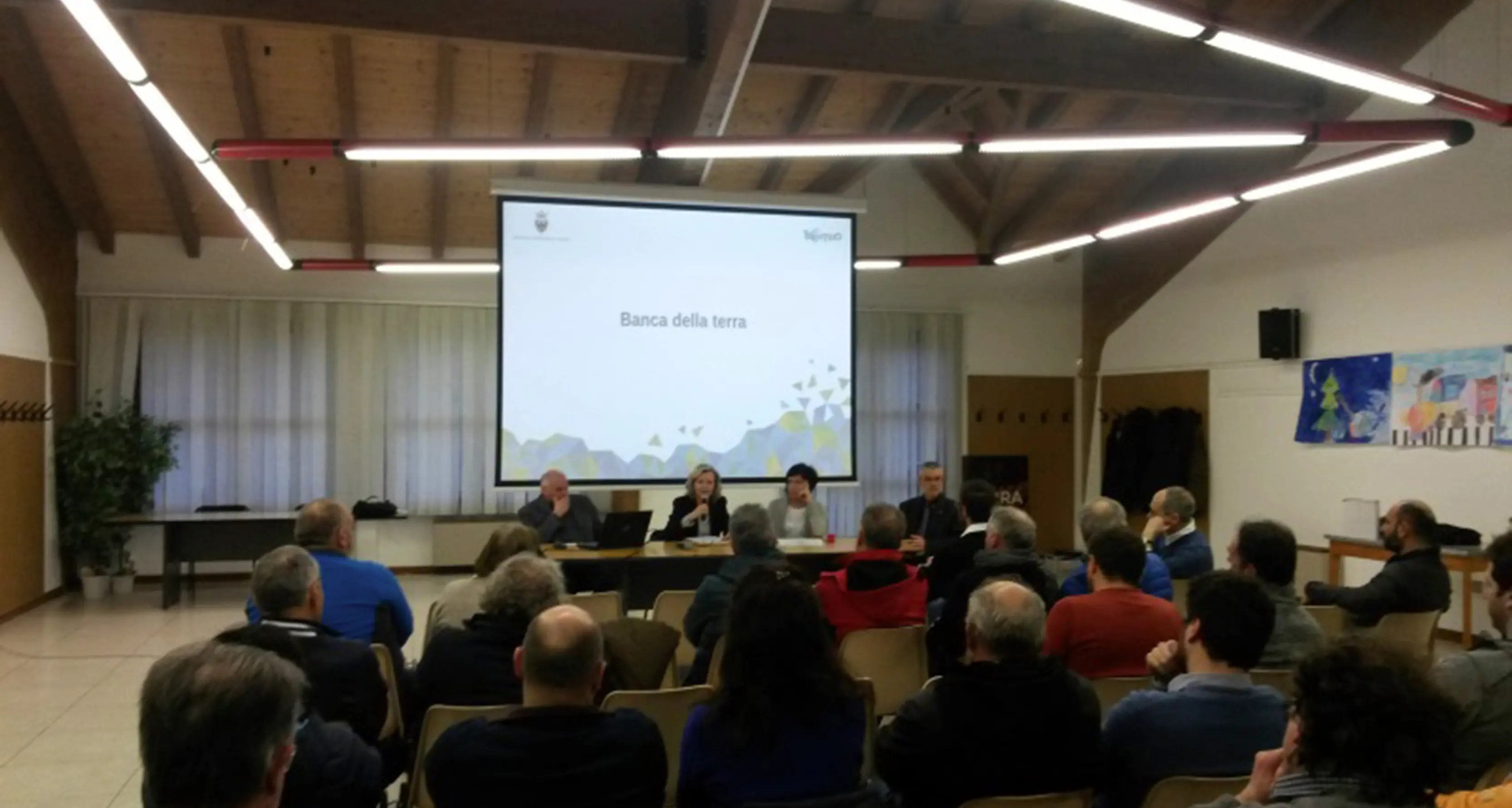 Il bosco avanza: Banca della terra per fermarlo