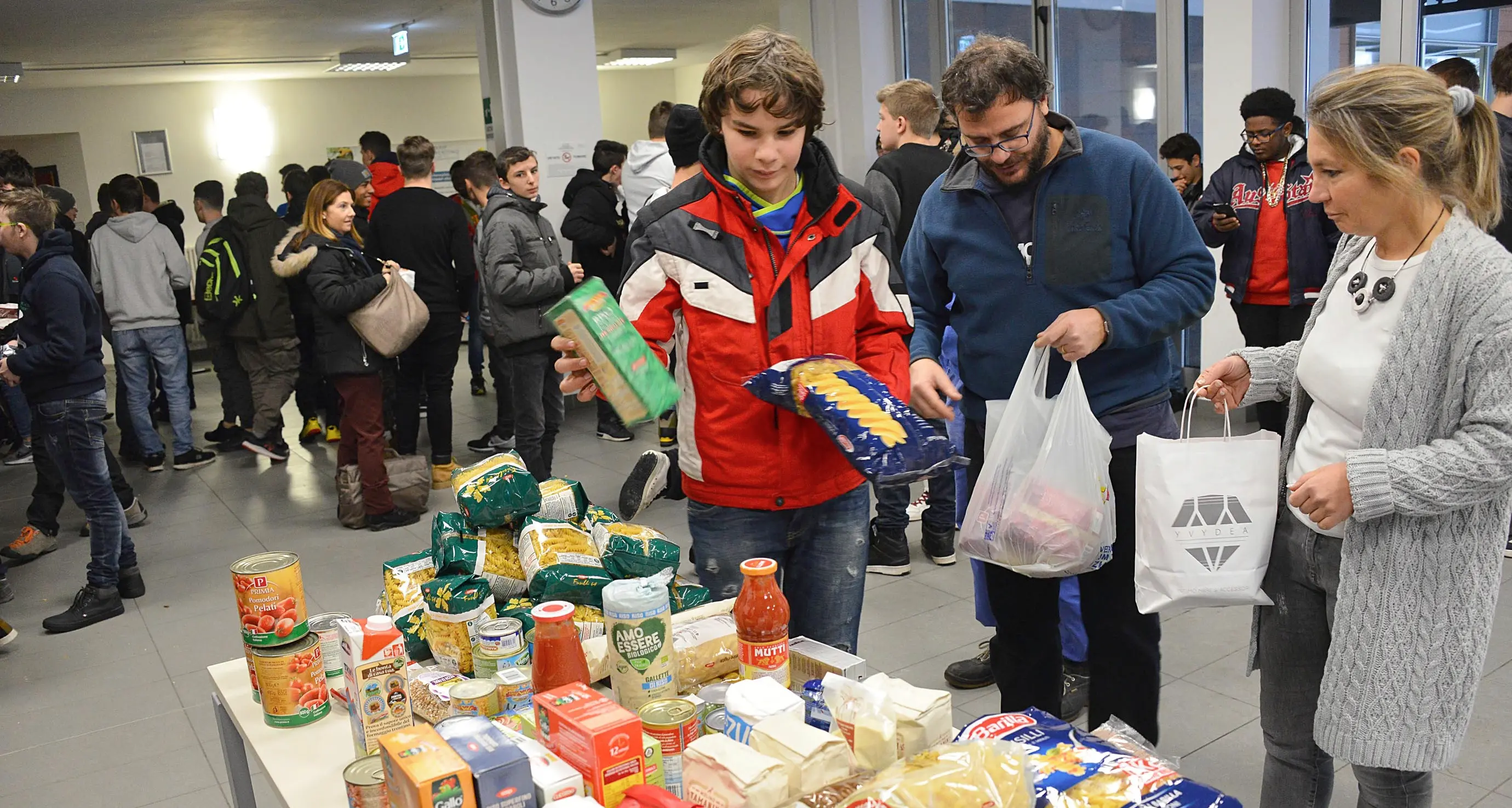 Studenti solidali: all'Enaip raccolta una tonnellata di cibo