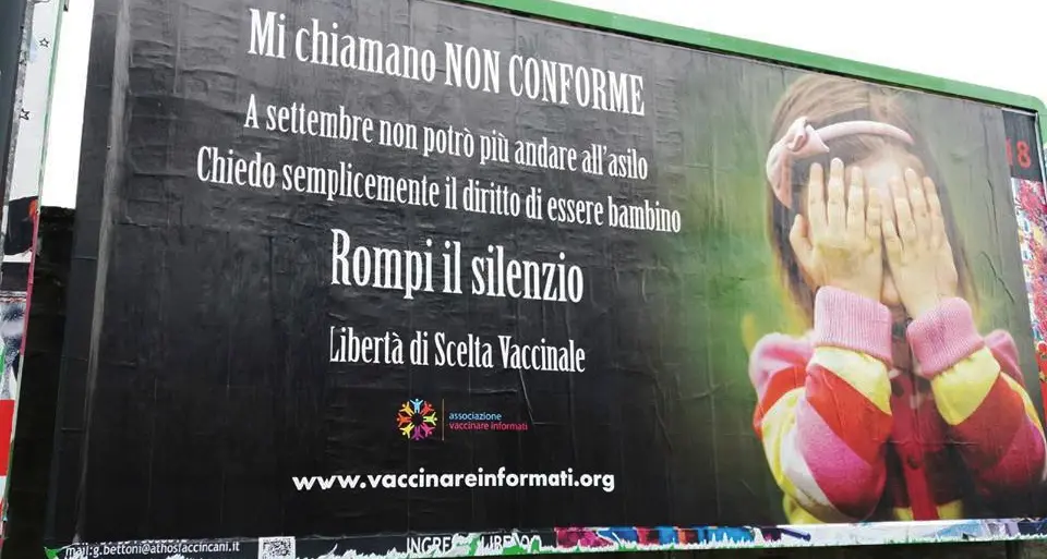 Vaccini, il sindaco di Rimini invia esposto contro no-vax