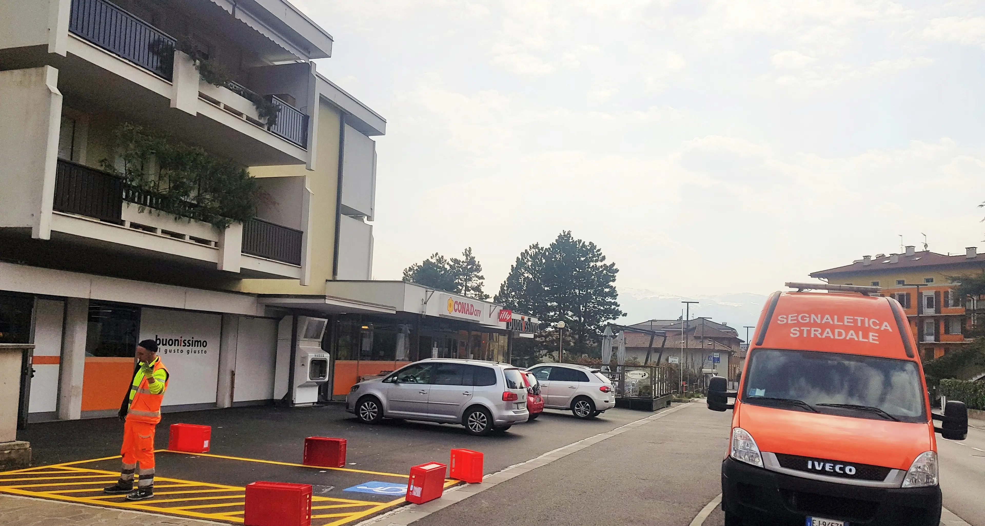 Via Benacense a Rovereto, ripristinati gli stalli per disabili