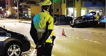Trento, fermato dai vigili urbani un Tir con licenza contraffatta