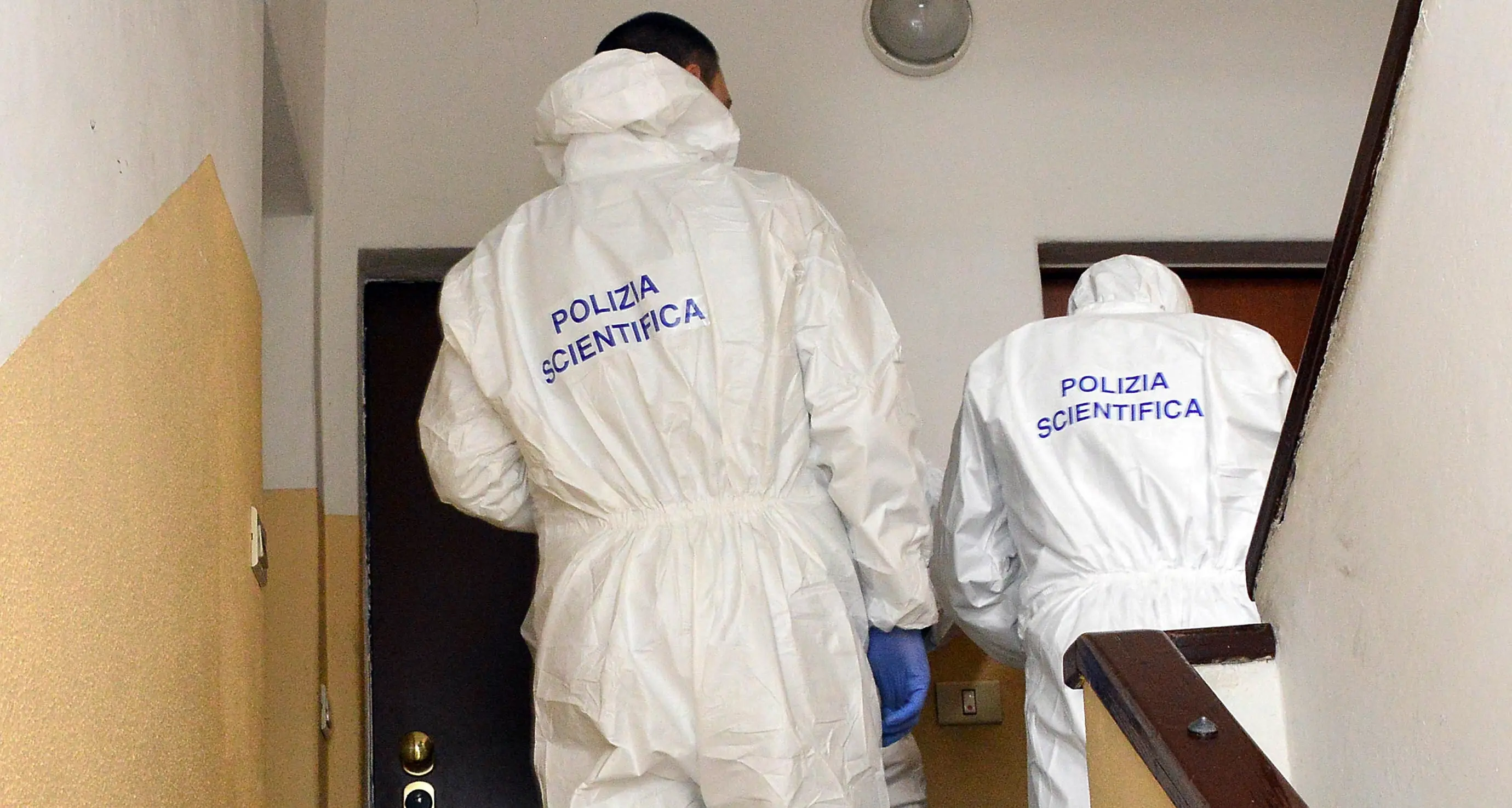 Omicidio di via Maccani, testimone: «Ho tolto io il coltello dalla ferita»