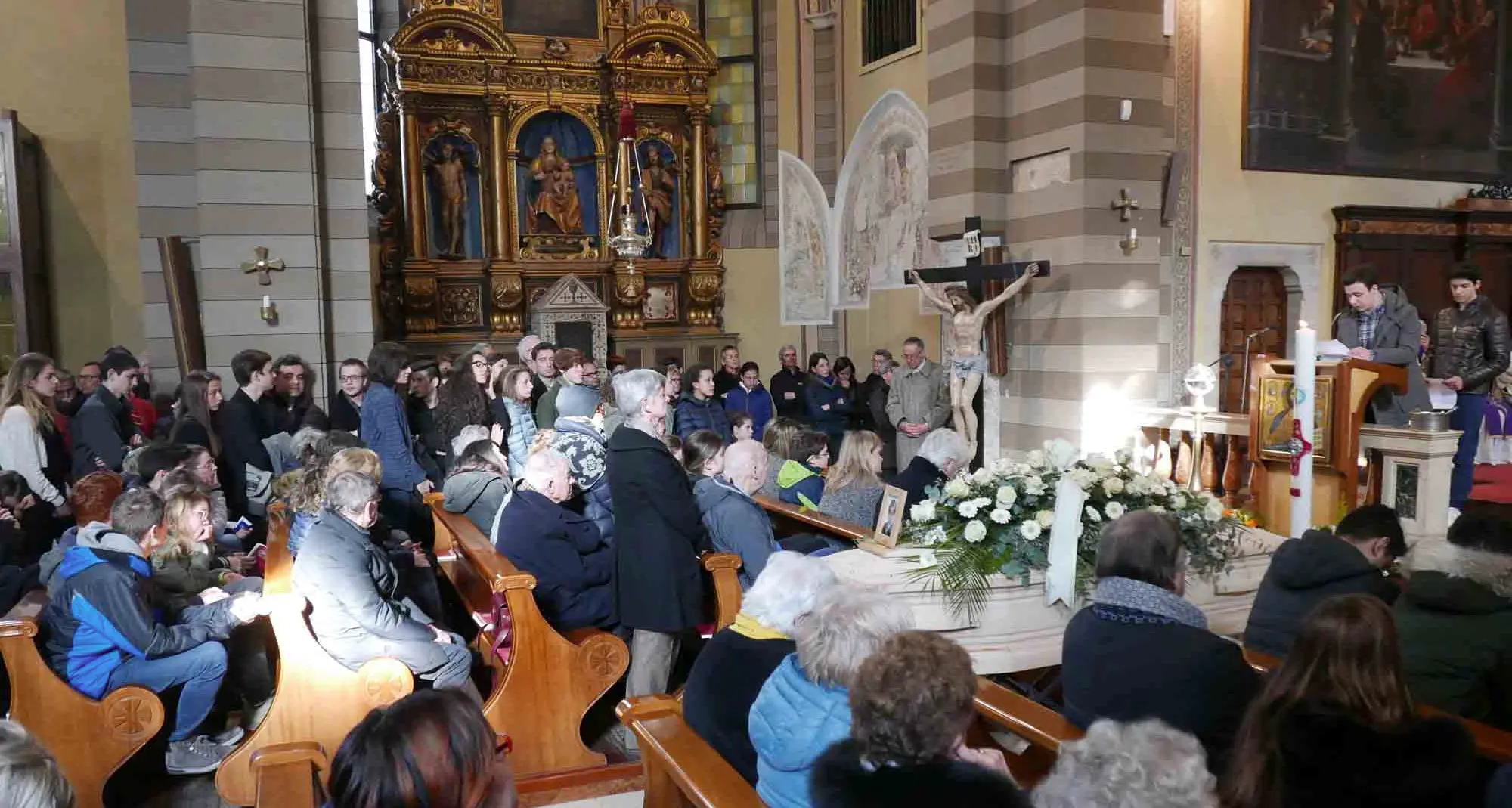 L'addio a Marco Boni: famiglia e amici in lacrime