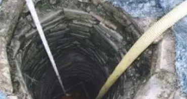 Cane salvato dopo 3 settimane Era finito in un pozzo artesiano