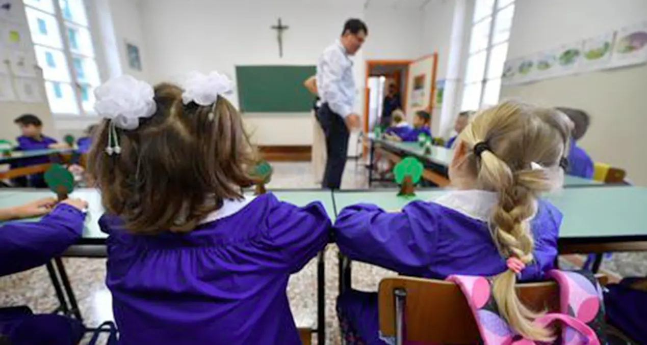 Scuola, busta paga dei docenti con +750 euro per giugno