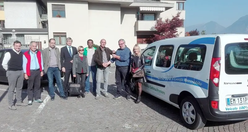 Un furgone elettrico alla Comunità di Valle