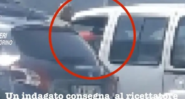 Scandalo a Torino: i necrofori toglievano i denti d'oro ai morti