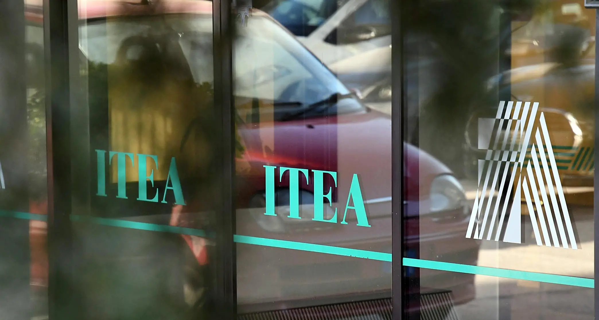 Stop case Itea ai parenti dei condannati: la polemica sulla norma arriva a Roma
