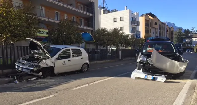 Via Muredei, incidente nel pomeriggio: feriti un uomo e una donna