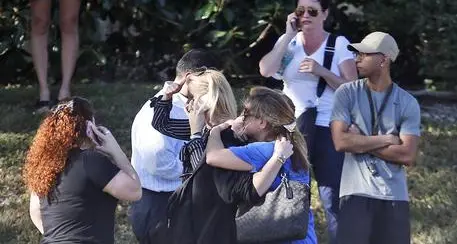 Usa, sparatoria a scuola, Uccisi 17 ragazzi