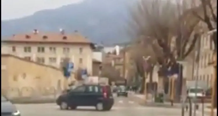 Contromano in città, Panda in via Barbacovi