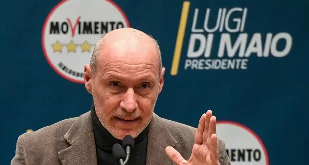 Scoppia il caso De Falco (M5S) La moglie lo accusa di violenza