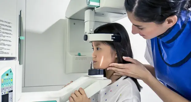 Allarme dentisti: troppi raggi X e spesso sono inutili