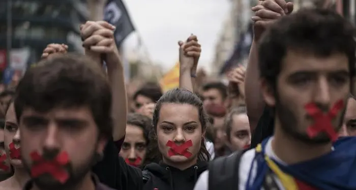 Catalogna, la protesta In migliaia in piazza