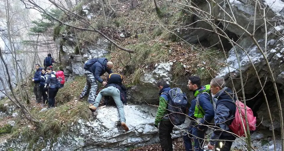 La scelta estrema della montagna Tre giorni durissimi «into the wild»