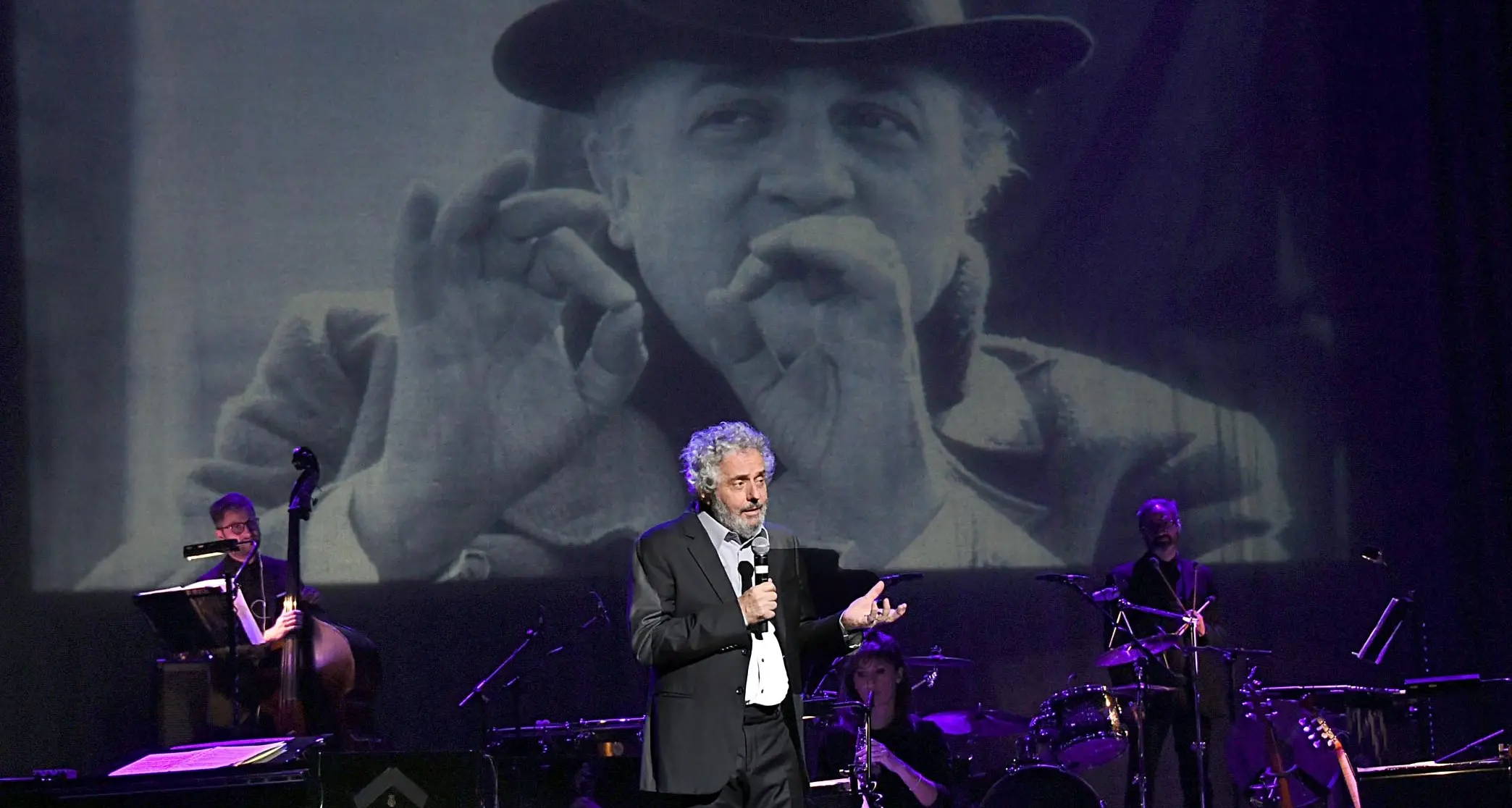 Piovani incanta il Sociale sognando Federico Fellini