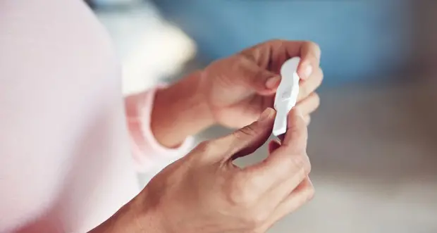 Diventa mamma a 56 anni senza fecondazione assistita