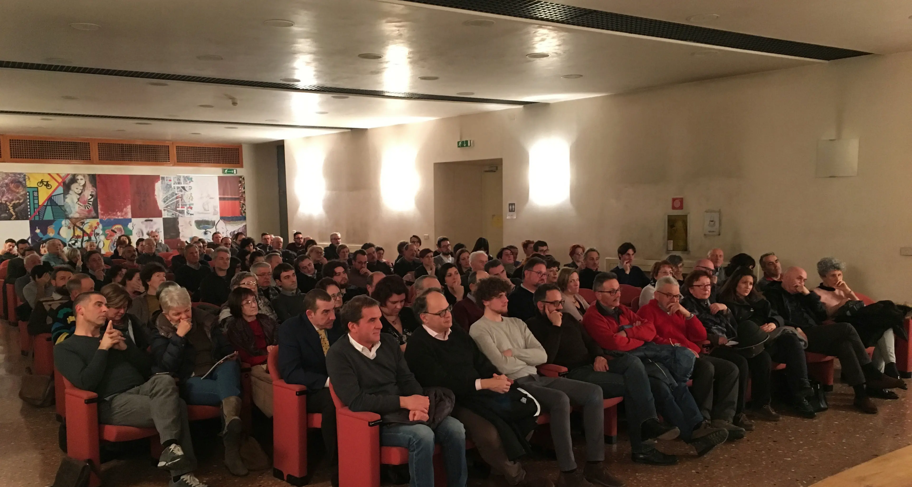 Mezzolombardo, affollato dibattito sui profughi, ma il sindaco non c'è