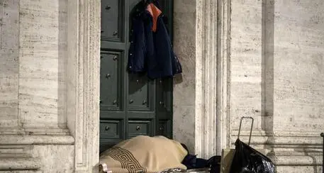 Il «Capodanno capovolto» della Curia: invito ai giovani, niente sballo ma condivisione con i più deboli