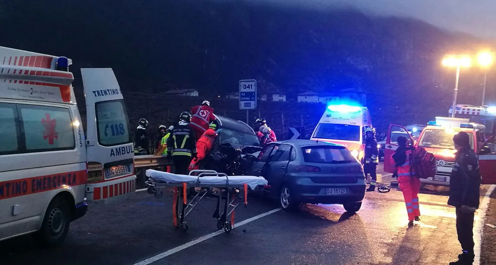 Incidente stradale a Marani di Ala Sul posto i soccorsi. Traffico bloccato