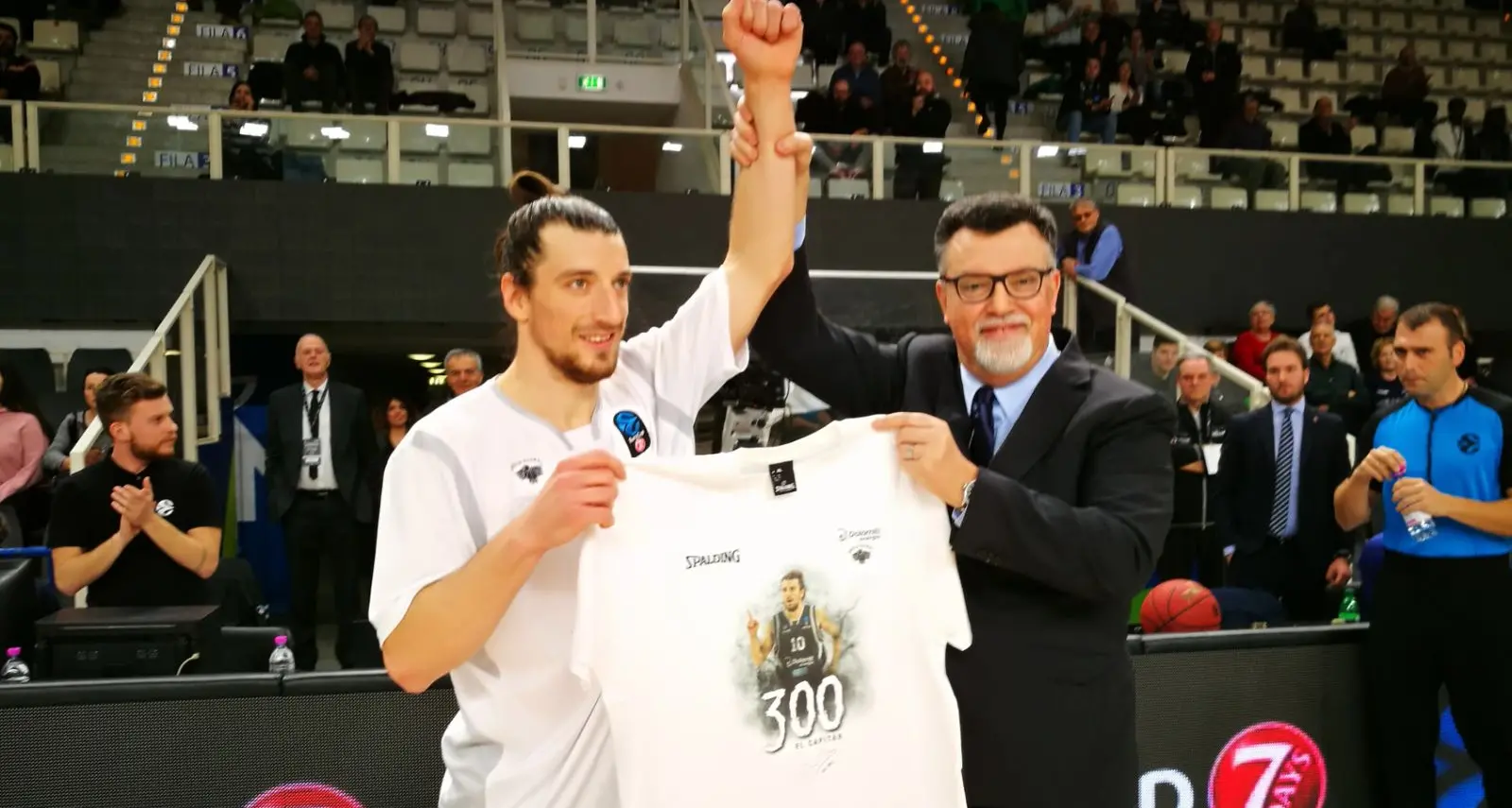 Il PalaTrento omaggia Forray, il capitano di 300 battaglie