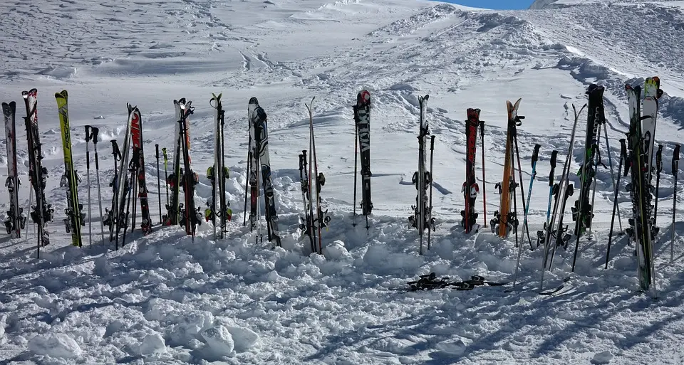 Skipass prestato dal vigile, la bufera è politica