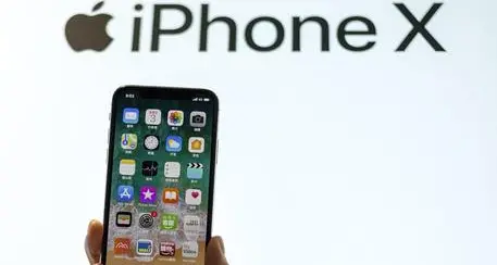 Per iPhone lenti Apple vaglia rimborso del cambio batteria