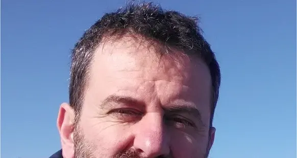 Seduto sulla \"Volante\" per conoscere l'umanità