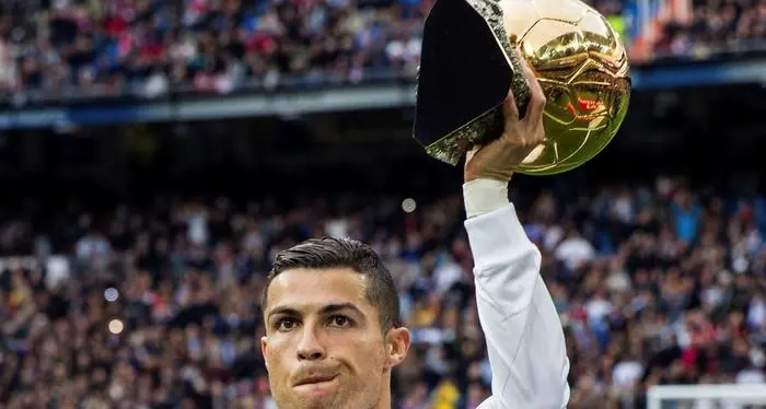 Zidane: «Cristiano Ronaldo resta» Ma Perez sogna Neymar, Hazard e Lewandowski