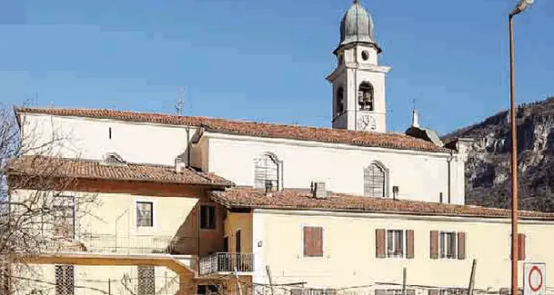 Ricatto a sfondo sessuale dietro l'addio del parroco