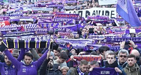 In diecimila a Firenze per l'addio a Davide Astori