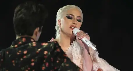 Fidanzati: Lady Gaga e il suo agente anello da 400 mila dollari