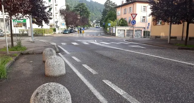 Auto investe pedone Un 32enne in ospedale
