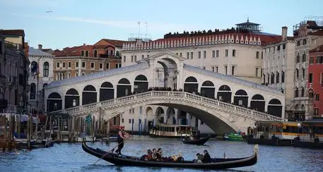 Venezia: 4 bistecche e frittura Conto da 1.100 euro ai turisti