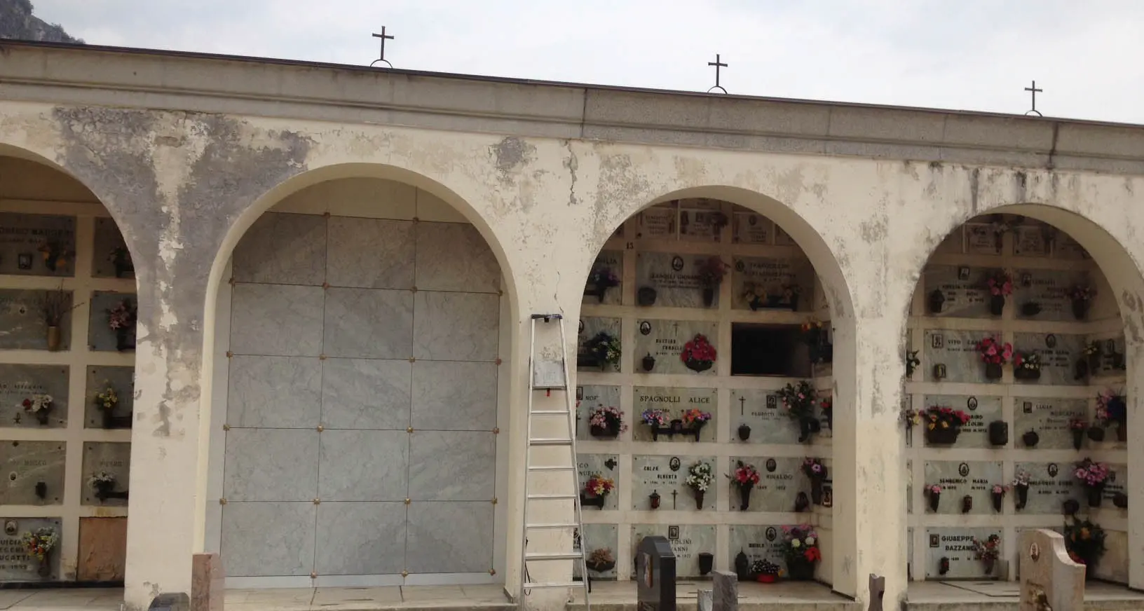Amianto al cimitero di Mori: ok alla rimozione