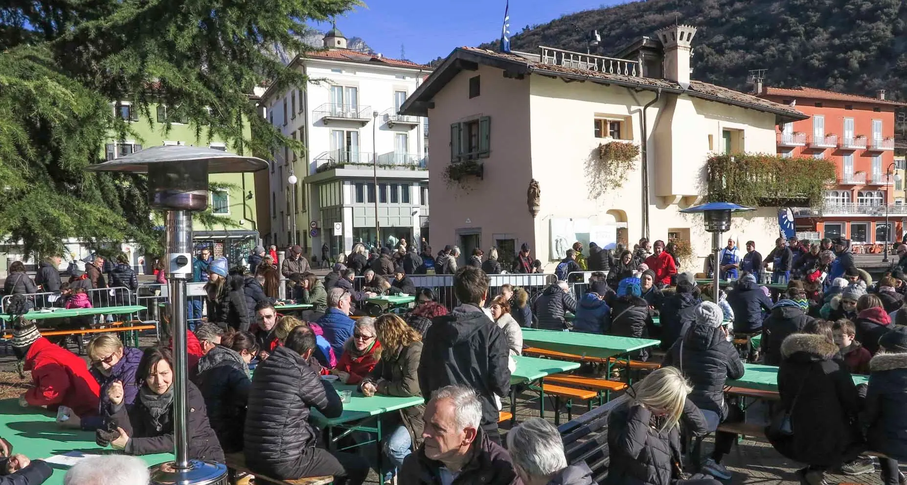 Torbole celebra il broccolo, centomila piante sul lago