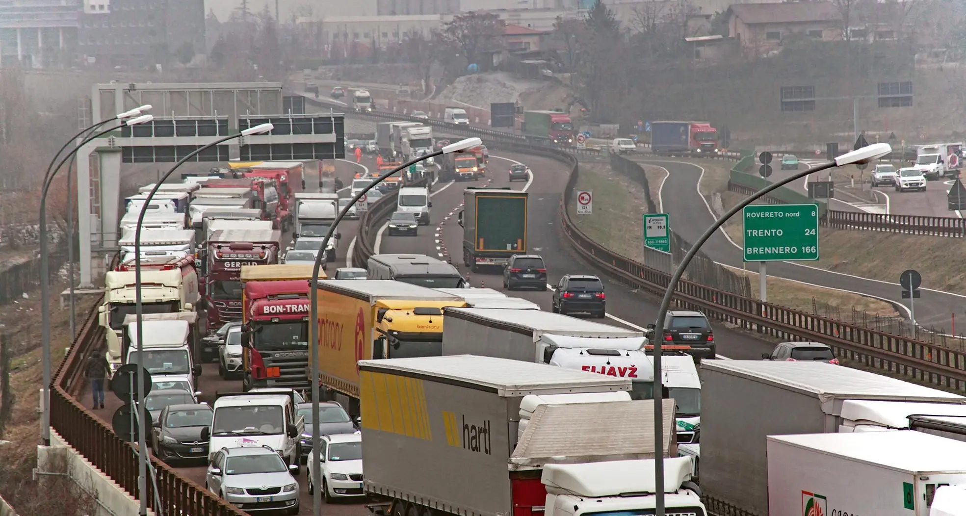 Pasqua da bollino rosso sull'A22 Traffico intenso fino a martedì