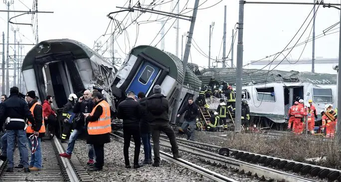 Milano, treno deragliato Due morti e 5 feriti gravi
