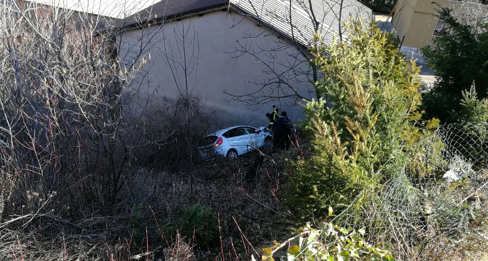 Incidente a Molini di Ala Auto nella scarpata