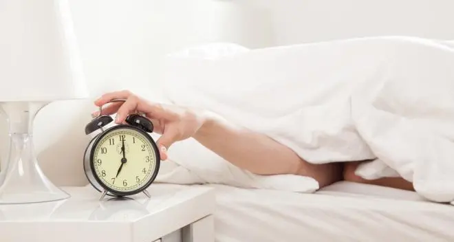 Chi si sveglia presto vive meglio e di più