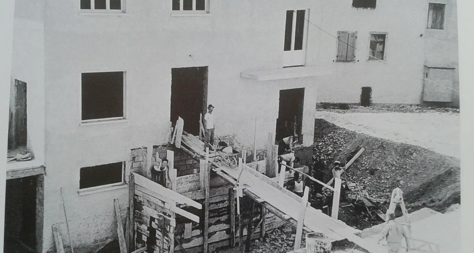 Gettone di presenza dei consiglieri per salvare il teatro di Noarna