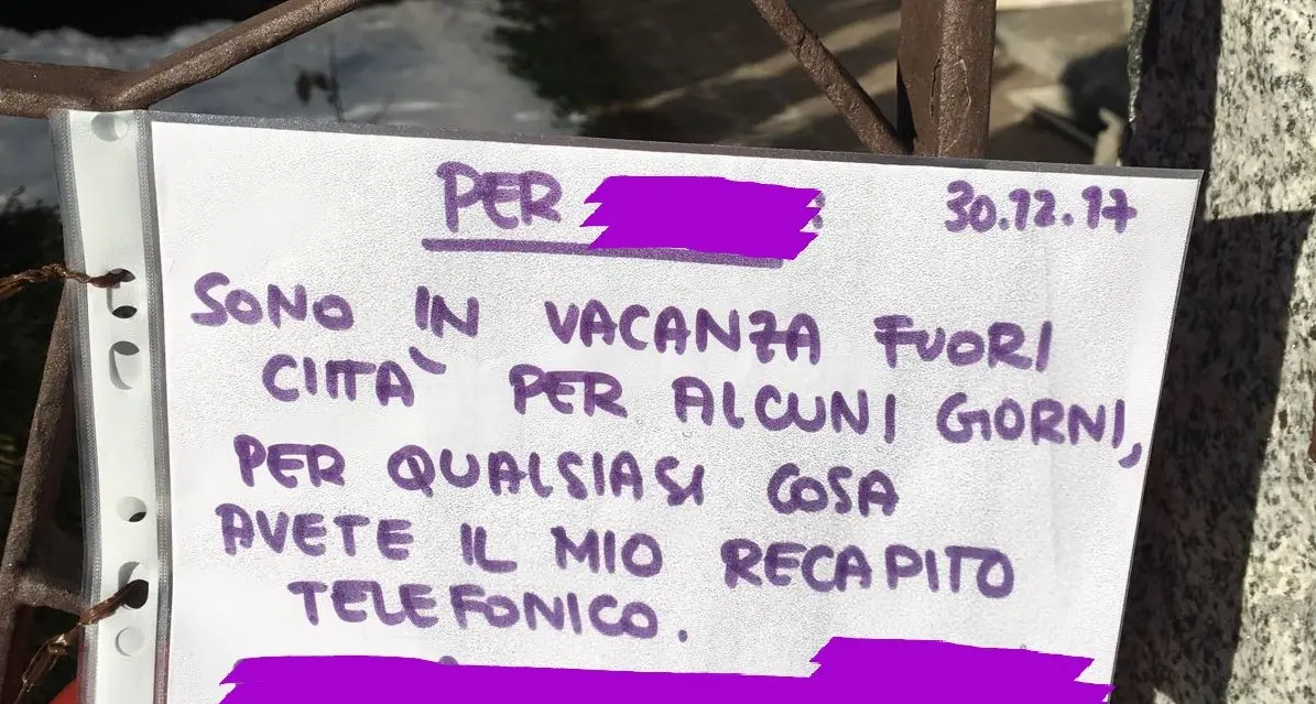Un cartello per avvisare gli amici? Meglio di no