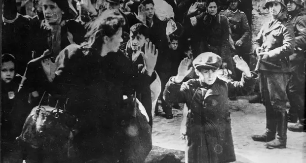 Oggi è il giorno della memoria per non dimenticare la Shoah