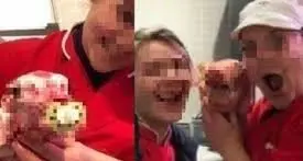 Selfie con l'agnello scuoiato Bufera sui commessi Carrefour