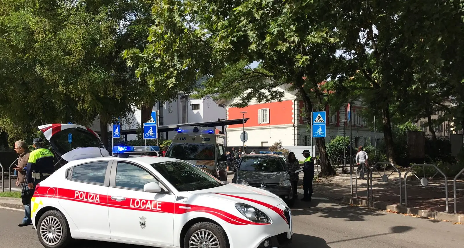 Incidente in piazza Centa: pedone centrato da un'auto